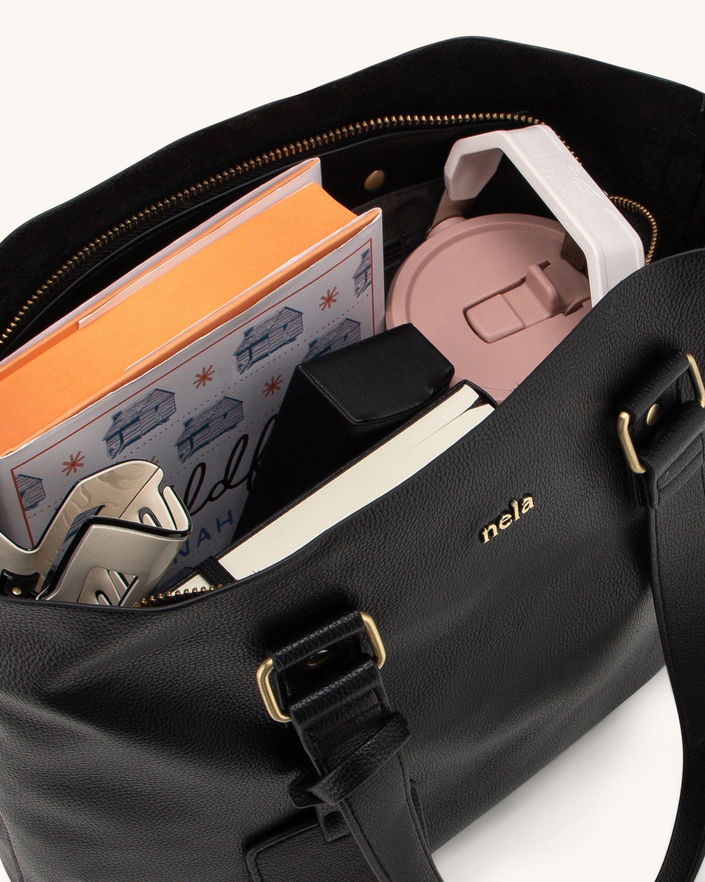 Alma’s Timeless Sophistication | Shoulder Bag